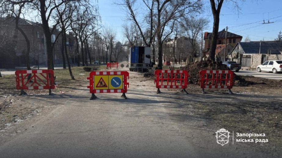 Новый водопровод прокладывают в центре Запорожья без разрытия асфальта &ndash; кадры