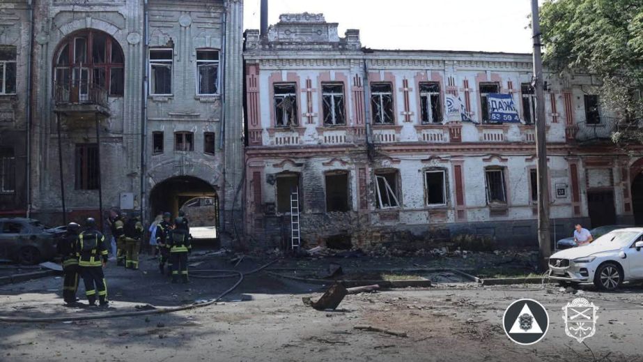 Беспилотник РФ разбил историческую застройку Запорожья &ndash; кадры
