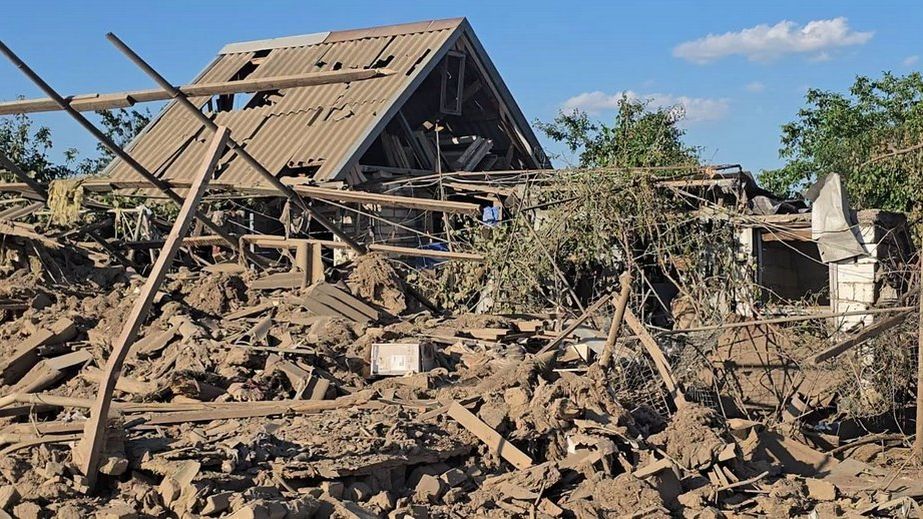 Спасатели показали последствия вражеских атак на Запорожье