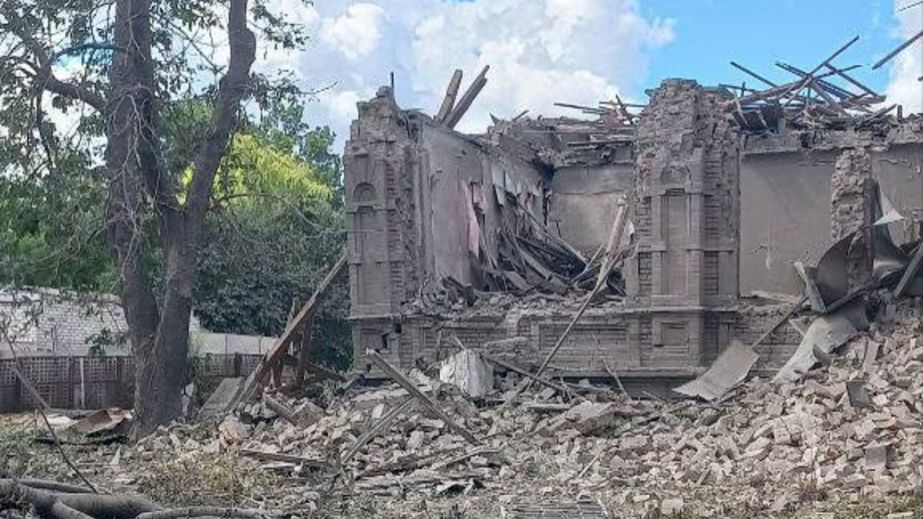 Более 2,6 тыс. кв. м земли засорили обстрелы в Запорожье