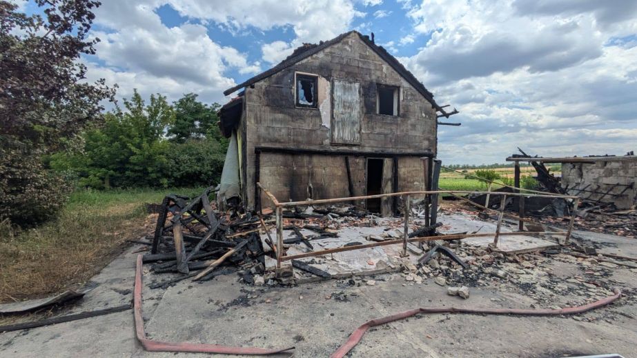 Под Запорожьем показали последствия российских атак на громаду