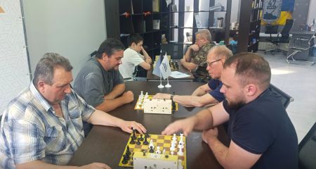 У Запоріжжі щомісяця проводять шахові турніри для ветеранів і їхніх родин