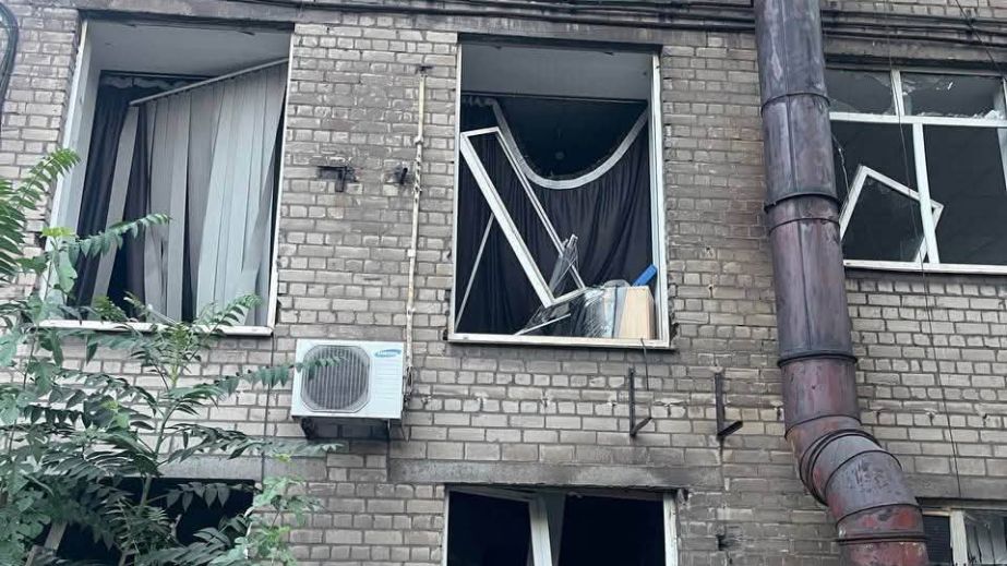 Студию вижн-радио разбил ночной удар россиян в Запорожье