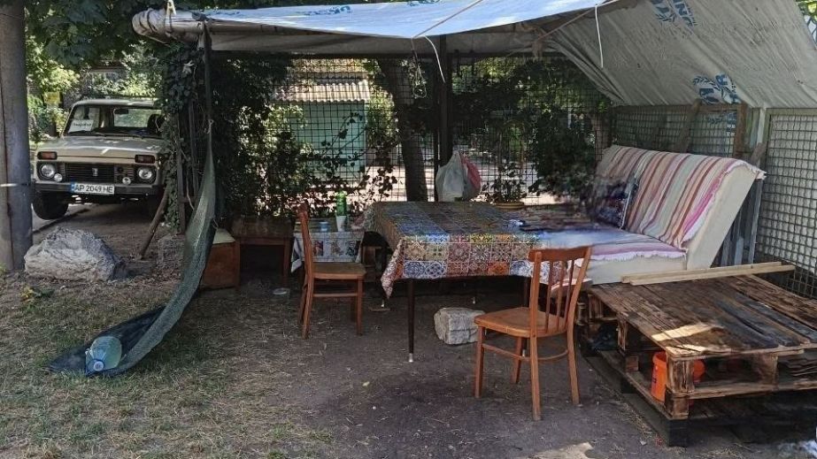 Частину двору перетворили на приватну "зону відпочинку&rdquo; в Запоріжжі