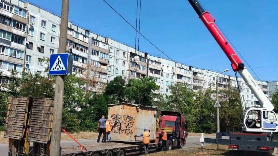 От незаконных гаражей освобождают спальный район Запорожья