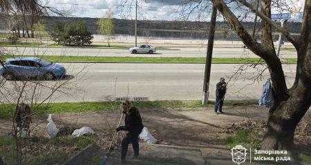 Чистий четвер у Запоріжжі: сотня волонтерів очистили від сміття Набережну