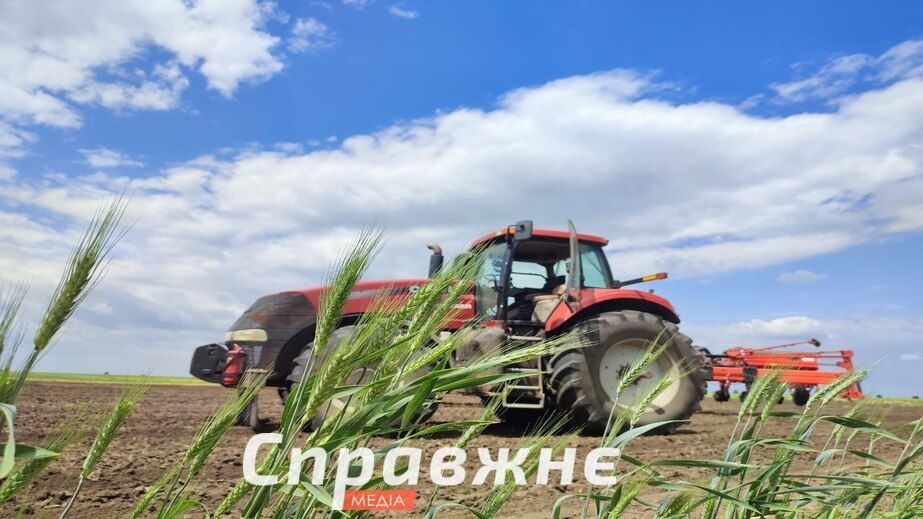 Посівна зі зброєю в руках: як запорізькі аграрії працюють під обстрілами