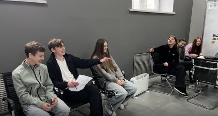 У Запоріжжі провели симуляцію переговорного процесу для школярів
