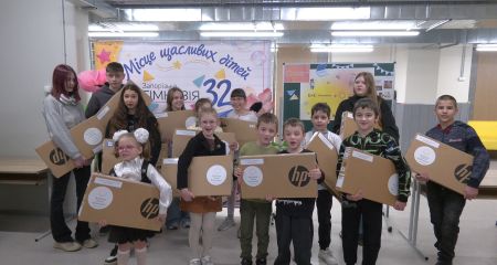 На Запоріжжі понад тисяча школярів отримали ноутбуки для навчання