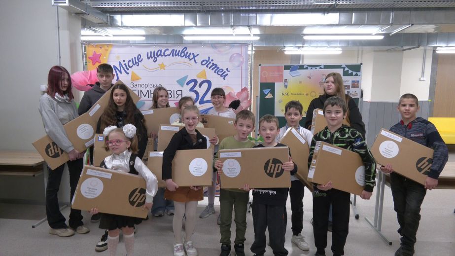 На Запоріжжі понад тисяча школярів отримали ноутбуки для навчання