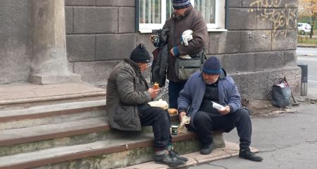 Запорізьких безхатченків годуватимуть гарячими обідами – подробиці