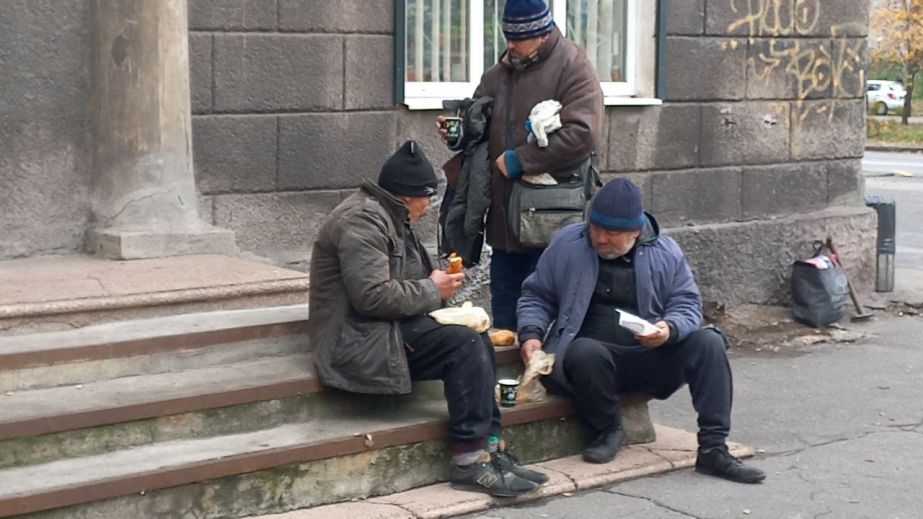 Запорізьких безхатченків годуватимуть гарячими обідами – подробиці