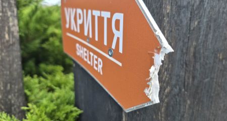 Відвідувачі псують банери та смітять на Хортиці у Запоріжжі &ndash; кадри