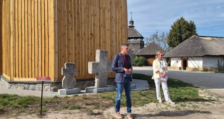 Унікальні надмогильні хрести запорожців показали на Хортиці
