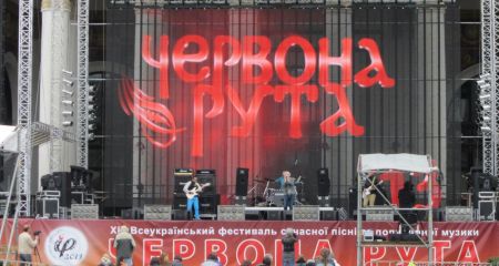 Юна співачка з Запорізької області виступить у фіналі "Червоної Рути"