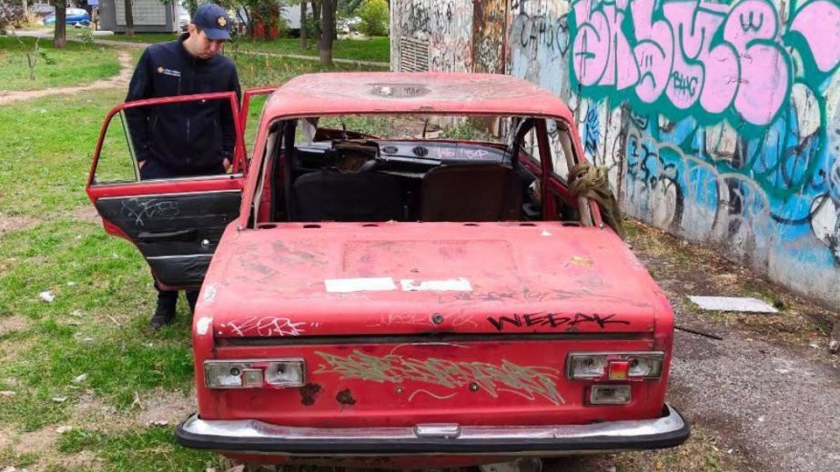 Покинуті автівки шукають у запорізьких дворах &ndash; що відомо