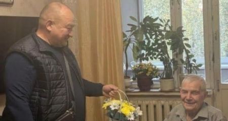 Запорожцу исполнилось 100 лет: долгожителя поздравили с юбилеем