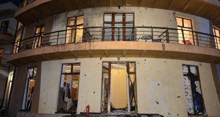 Повреждены отель и транспорт: последствия ночных атак показали в Запорожье
