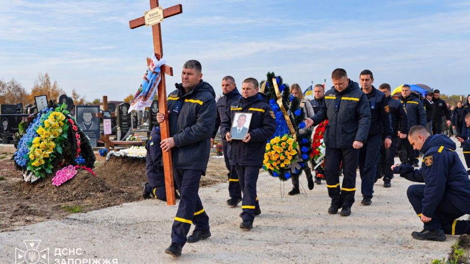 Запоріжжя провело в останню путь двох загиблих рятувальників