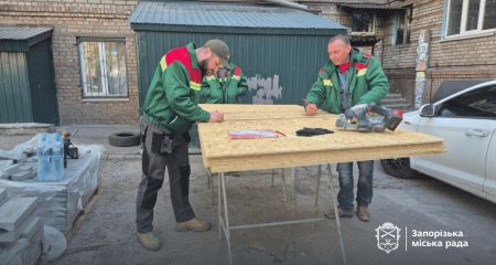 Понад 20 будинків: служби Запоріжжя ліквідують наслідки ударів у двох районах