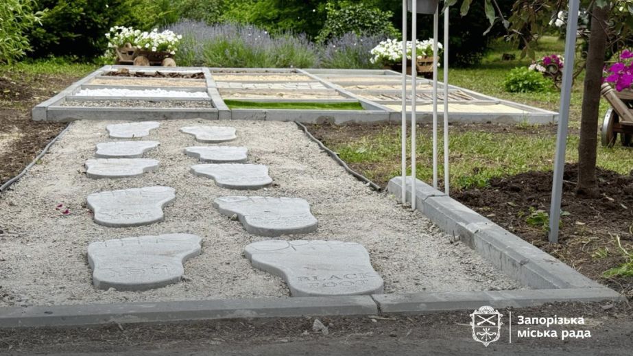 У ботсаду Запоріжжя створили тактильну стежку для релаксу: що це