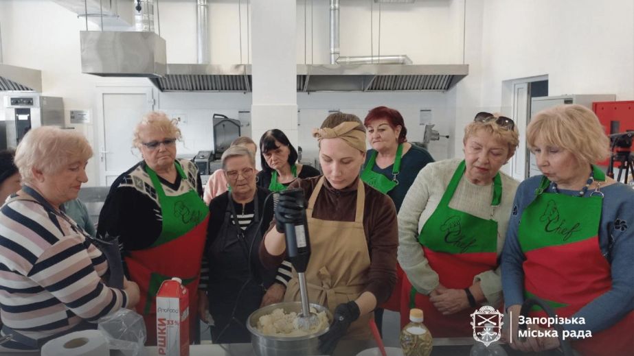 Для людей старшого віку влаштували кулінарний майстер-клас &ndash; кадри