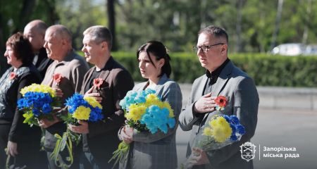 У Запоріжжі вшанували пам&rsquo;ять загиблих у Другій світовій війні &ndash; кадри