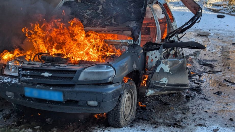 Захватчики ударили дроном по автомобилю полиции Запорожья