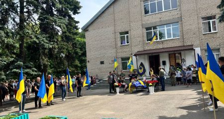 У Вільнянську поховали військового, який загинув у бою проти росіян