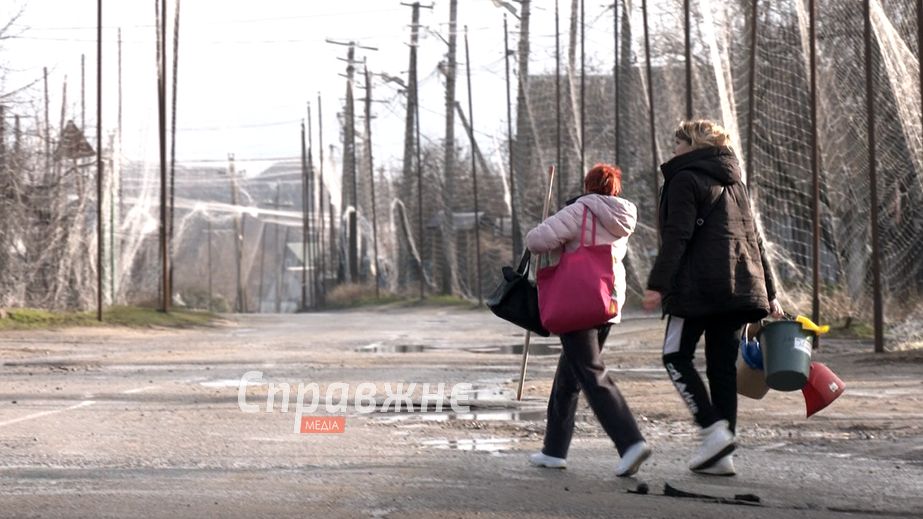 "Діти плачуть": як збираються в евакуацію в селищі під Запоріжжям