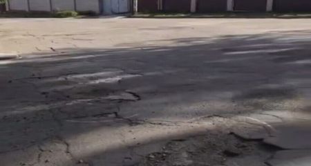 Быстро и без пробок: в Запорожье латают дороги новым методом