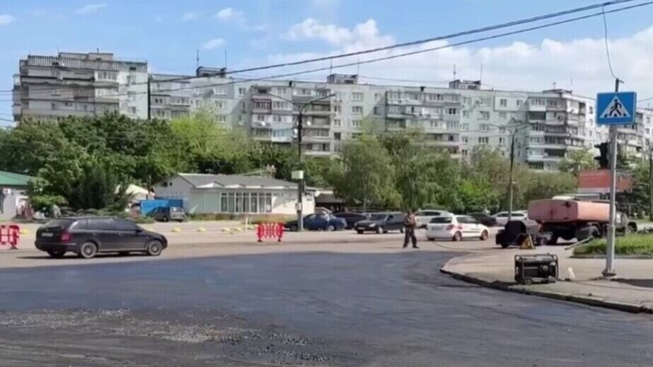 Более 2 000 "квадратов" нового асфальта: на Бабурке в Запорожье обновляют дорогу