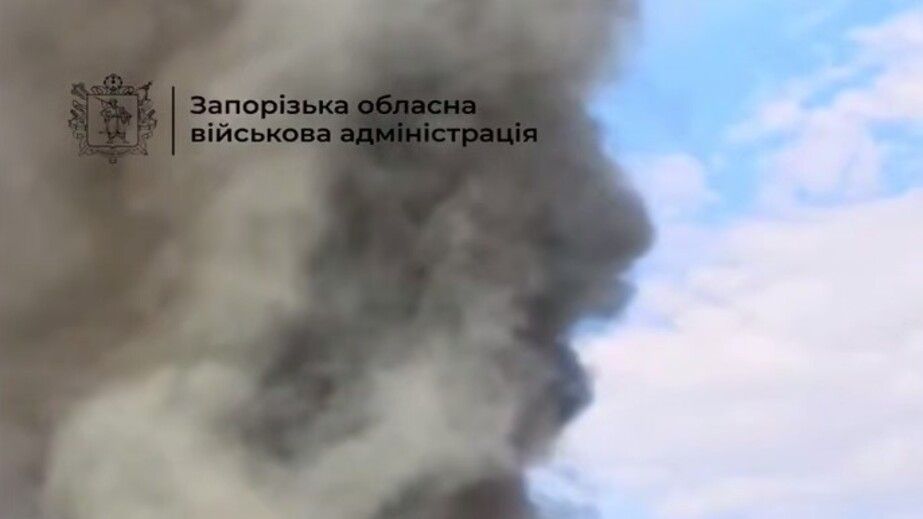 Россия атаковала Запорожье: в городе виден дым