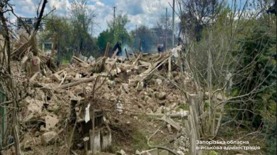 КАБи влучили по Запорізькому районі: є загиблий та поранені, серед них &ndash; дитина