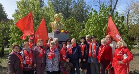 Повернення в минуле: в окупованому селі на Запоріжжі встановили пам&rsquo;ятник Леніну