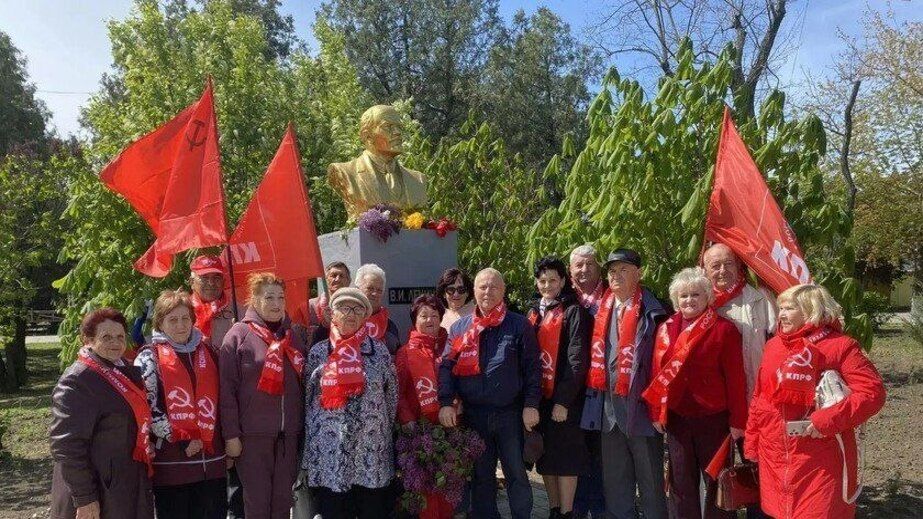 Повернення в минуле: в окупованому селі на Запоріжжі встановили пам&rsquo;ятник Леніну