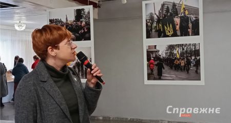 "Яєчна неділя" у світлинах: у Запоріжжі відкрили виставку Катерини Клочко
