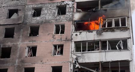 Серии авиаударов по Запорожью: чрезвычайники спасли человека