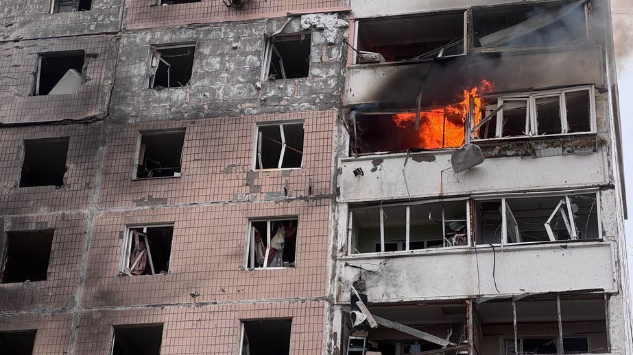 Серії авіаударів по Запоріжжю: надзвичайники врятували людину