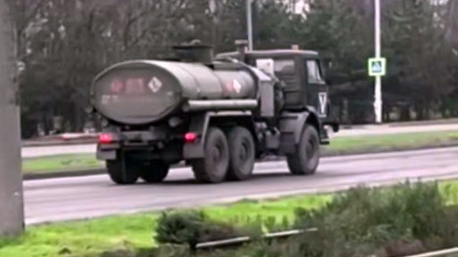 У ворожих колонах у напрямку Гуляйполя помітили нові підрозділи на новій техніці