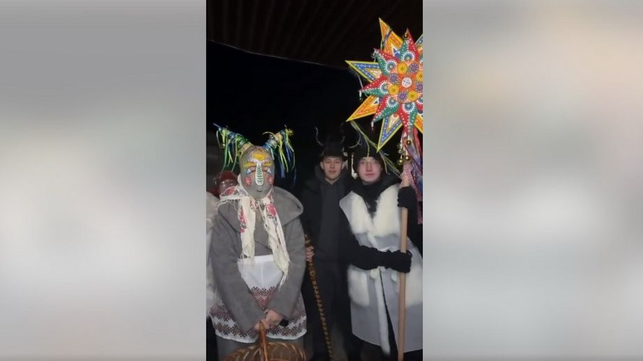 Групу колядників помітили під Запоріжжям &ndash; кадри