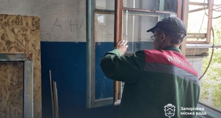 Майже 4000 кв. м дахів: як у Запоріжжі ремонтують будинки після обстрілів
