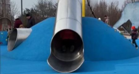 Сучасний ігровий майданчик облаштували у запорізькому сквері &ndash; кадри