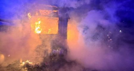 Квартира в многоэтажке и бытовка пылали в Запорожье: есть пострадавший