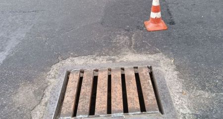 Комфорт и безопасность: решетки на дорогах заменяют в Запорожье