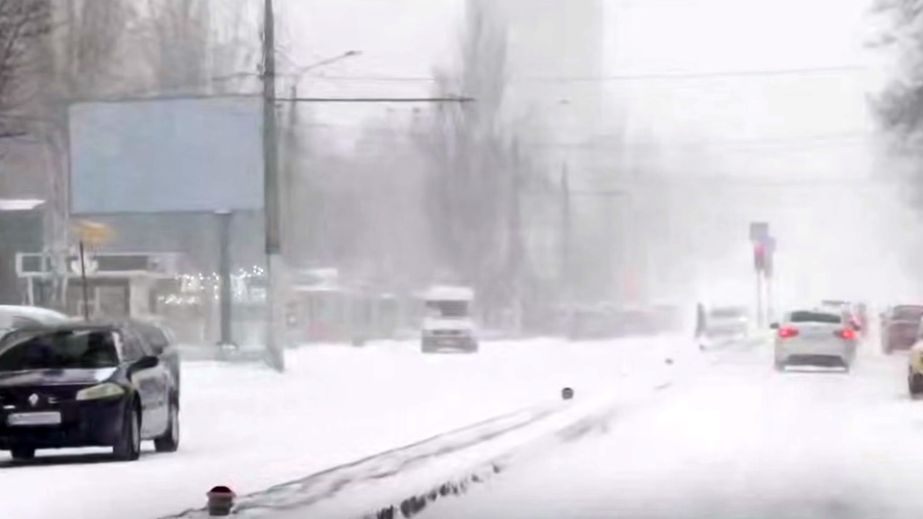 Высота снежного покрова в Запорожье достигла 10 см.