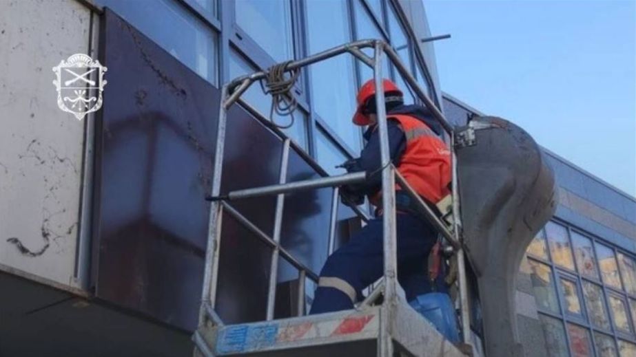 Более десятка рекламных вывесок убрали с улиц Запорожья