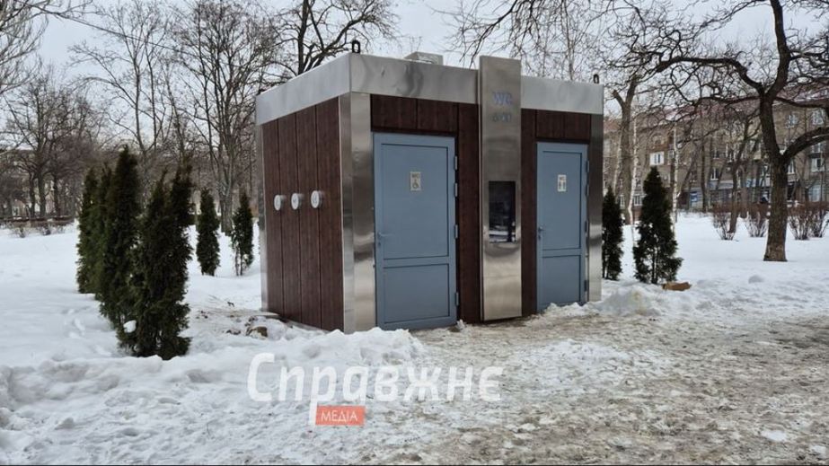 Туалет поруч із вернісажем: у міськраді Запоріжжя відреагували на запит митців