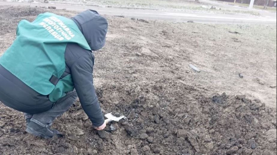 9-метровая воронка образовалась после взрыва в Запорожье &ndash; кадры