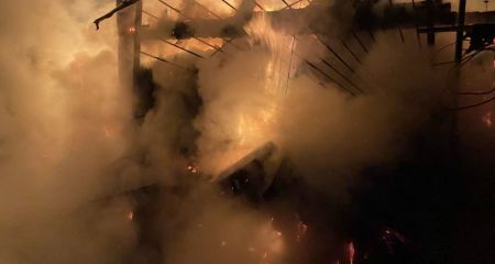 Ночью в Запорожье горел дом &ndash; кадры